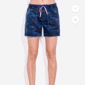 NWT sundry camo cuffed short